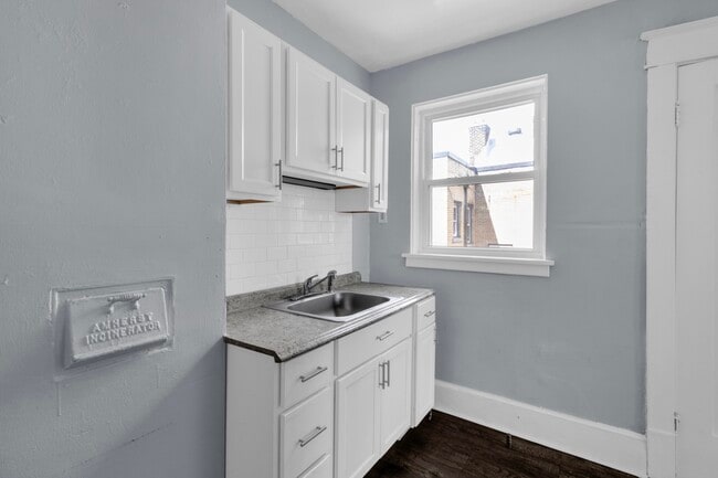 Building Photo - 2803 Main St