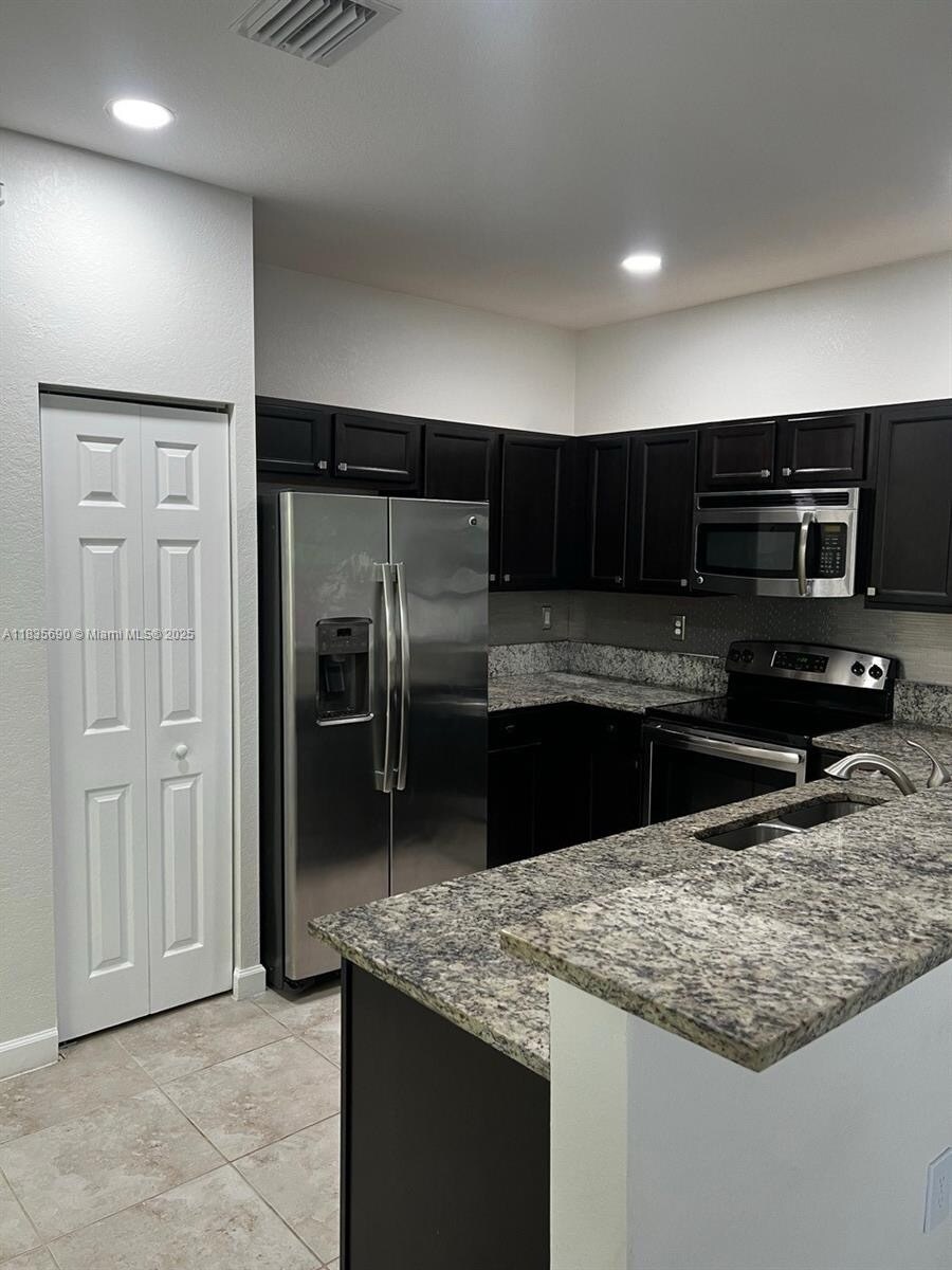 Building Photo - 11512 SW 151st Ave