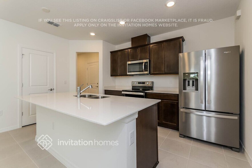 Building Photo - 6156 Whispering Gln Dr