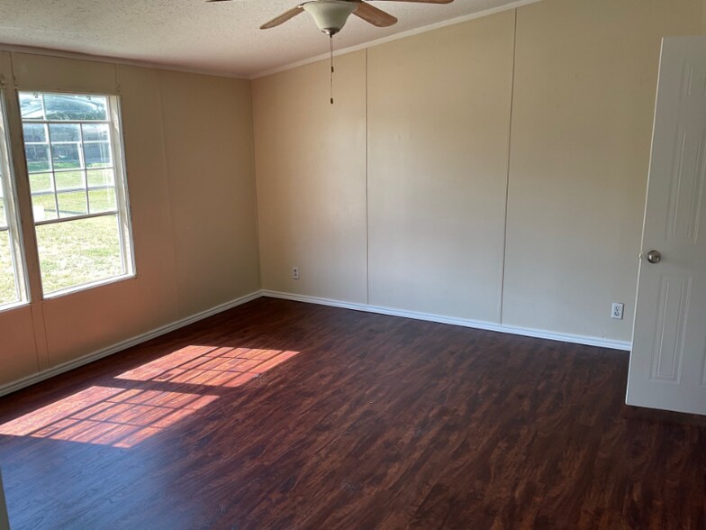 Building Photo - 343 Crescent Creek Ln