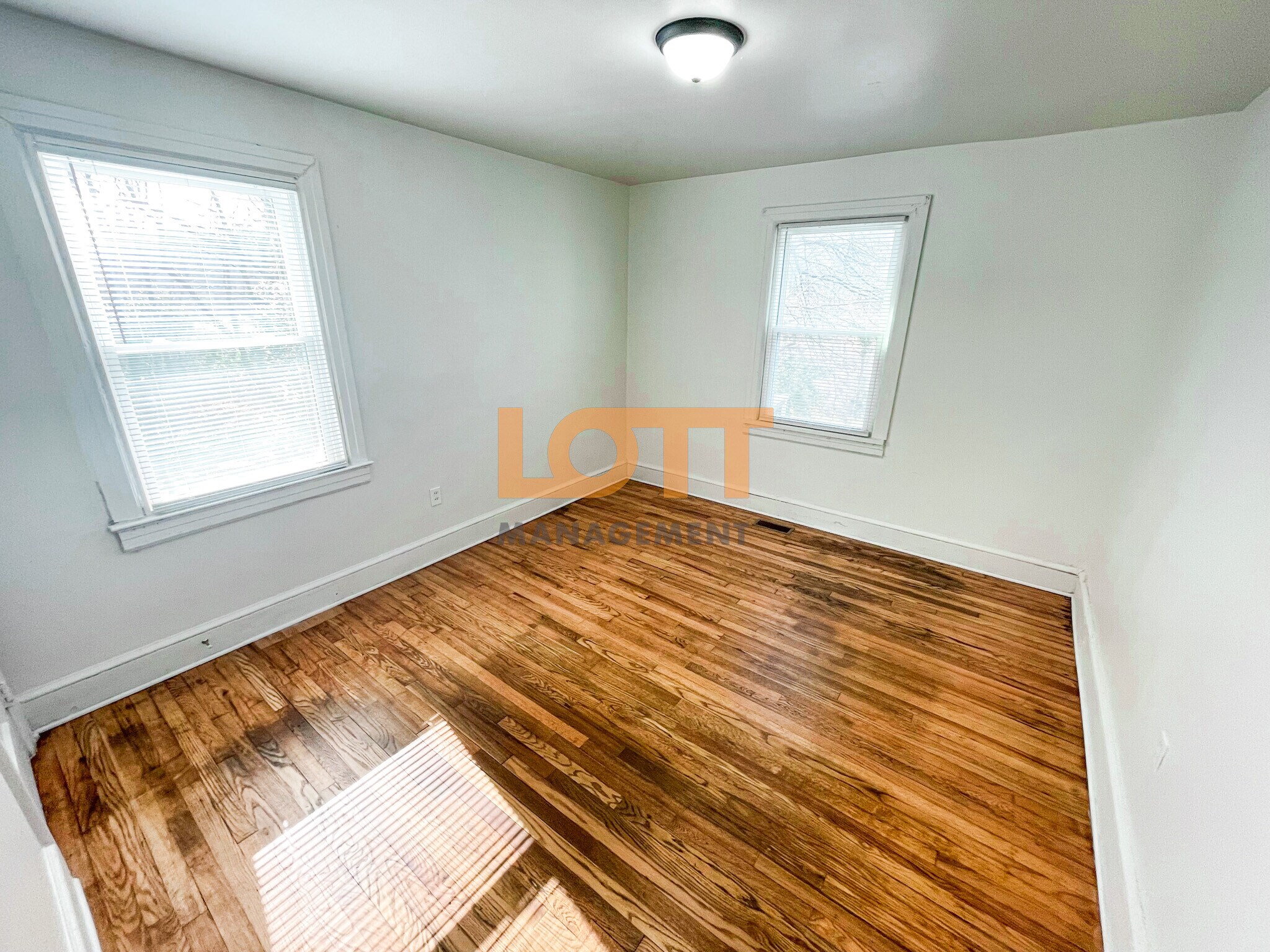 Building Photo - 10 Lowndes Ave