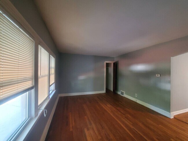 Building Photo - 3243 W 115th St