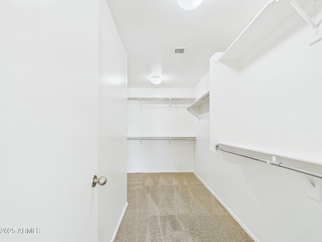 Building Photo - 1233 W Roosevelt Ave