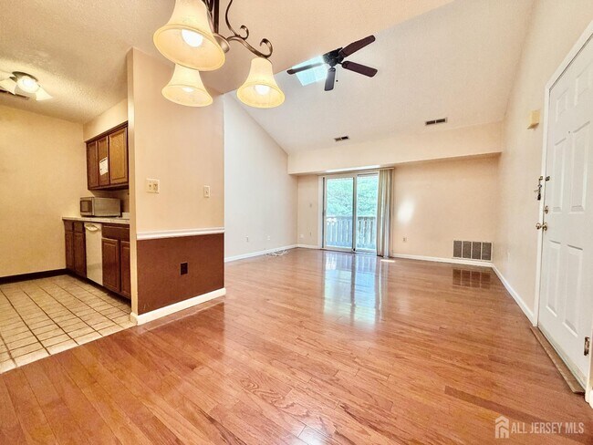 Building Photo - 2310 Ravens Crest Dr