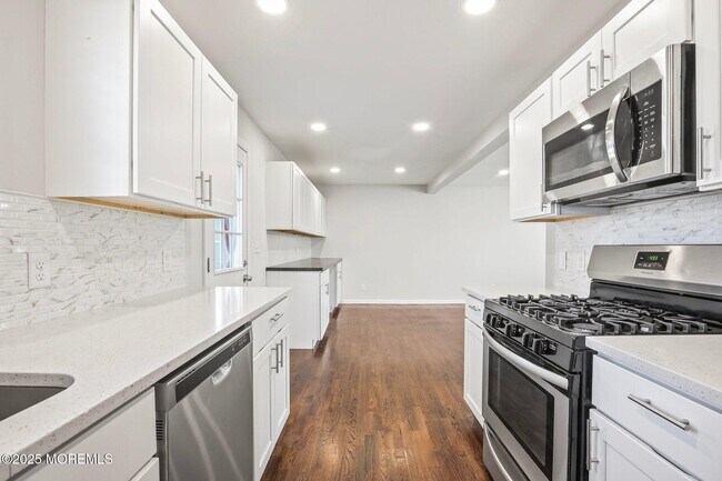 Building Photo - 222 Elmwood Ct