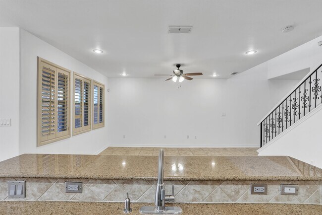 Building Photo - 9813 Sandhill Dr