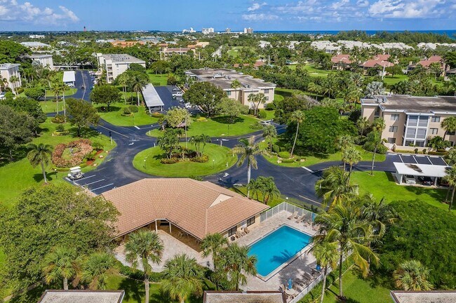 Building Photo - 300 N Hwy A1A