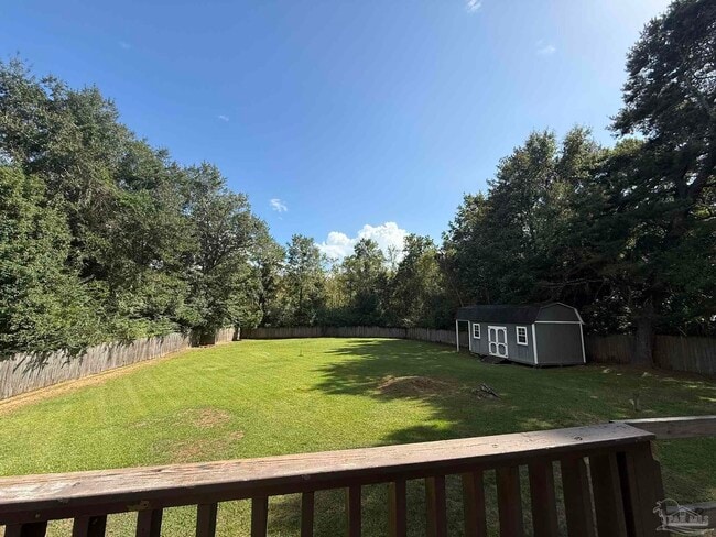 Building Photo - 6855 Pine St