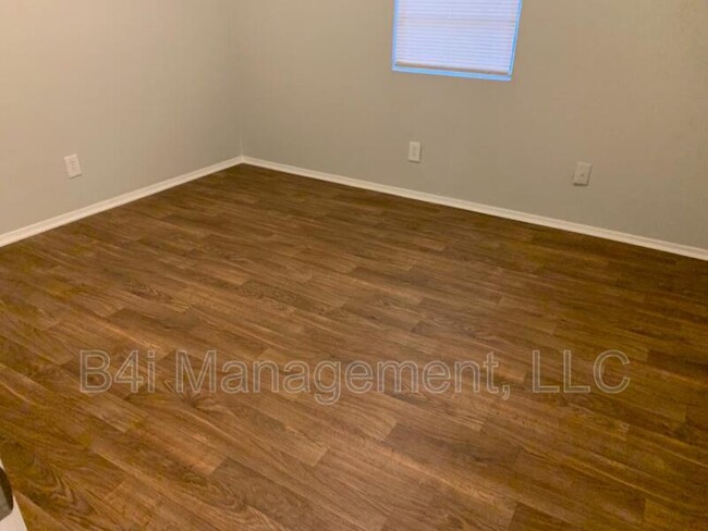 Building Photo - 3025 Sprucewood Dr