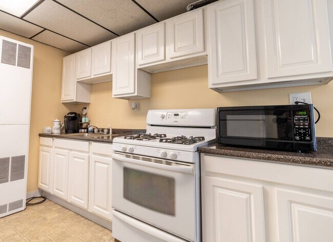 Building Photo - 1017 S Shore Dr