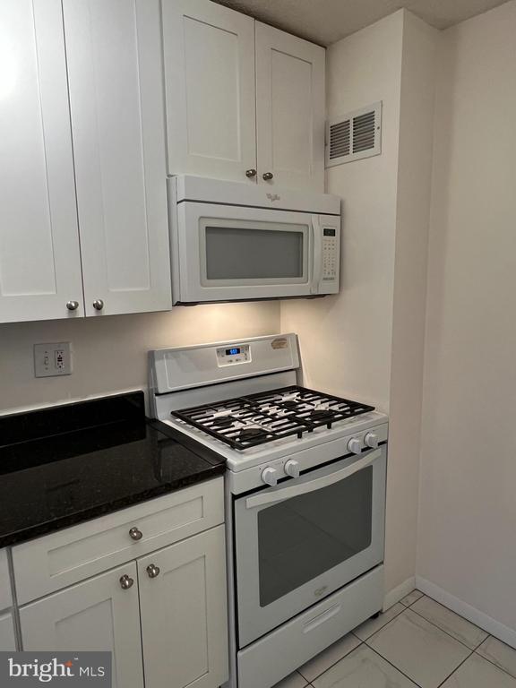 Building Photo - 1225 Martha Custis Dr