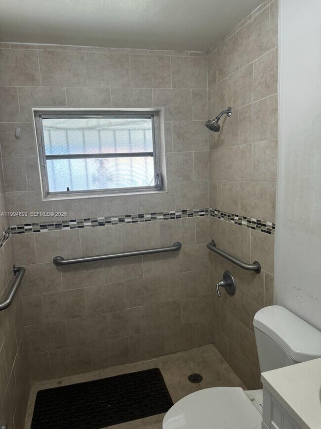 Building Photo - 2734 SW 30th Ct