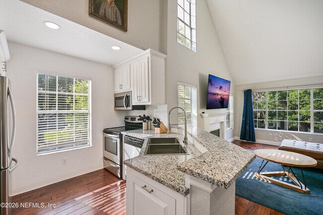 Building Photo - 13703 Richmond Park Dr N