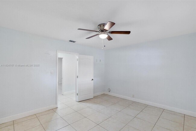 Building Photo - 6534 SW 27th St