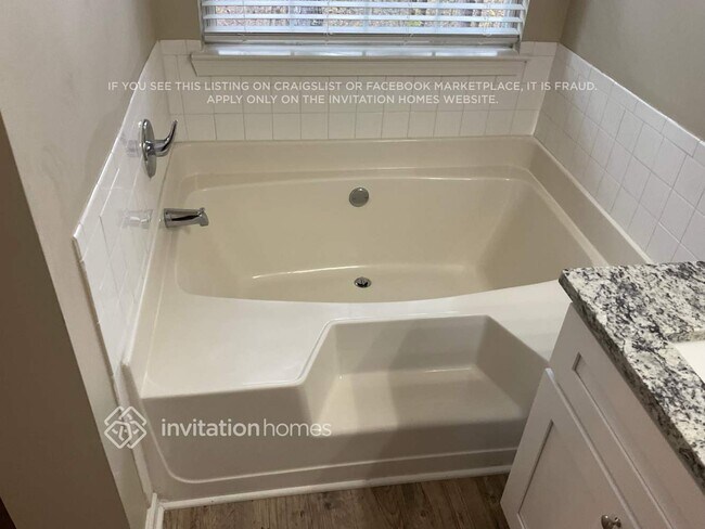 Building Photo - 135 Hidden Creek Dr