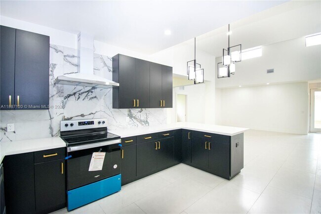 Building Photo - 8173 Silver Palm Ct