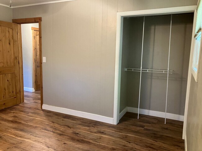 Building Photo - Cozy Three Bedroom Home in South Salem