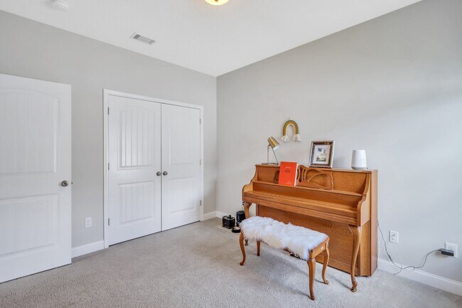 Building Photo - 725 Waterlily Ct