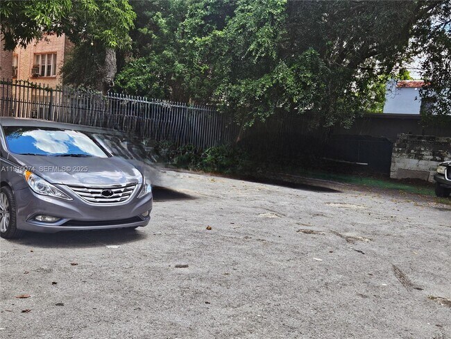 Building Photo - 977 SW 5th St