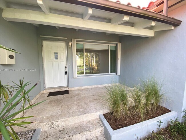 Building Photo - 8959 Dickens Ave