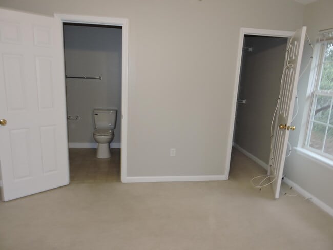 Building Photo - 132 Swaying Pine Ct