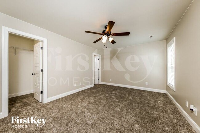 Building Photo - 621 Dobson St