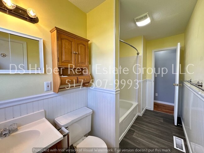 Building Photo - 2920 Hillcrest St