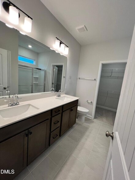 Building Photo - 404 White Oak Gdn Wy