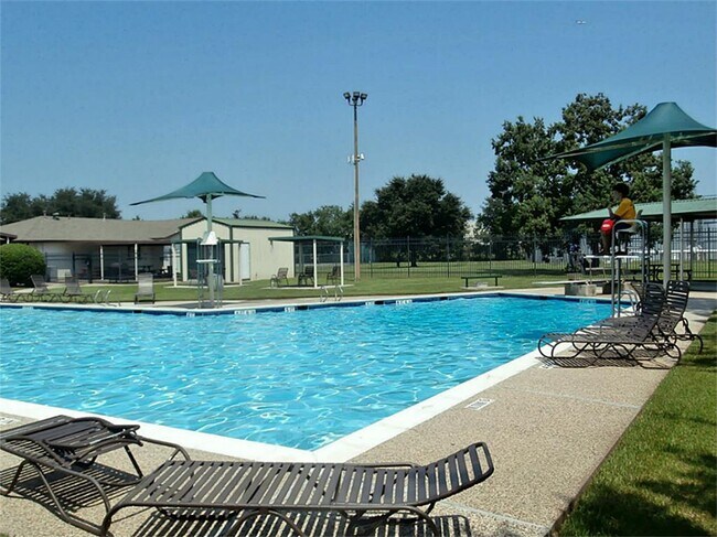 Building Photo - 10011 Appleridge Dr