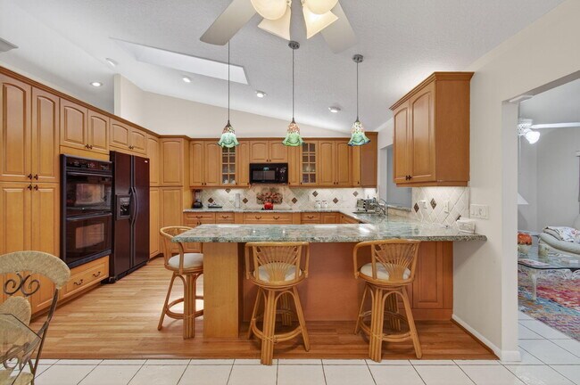 Building Photo - 2925 Riviera Dr