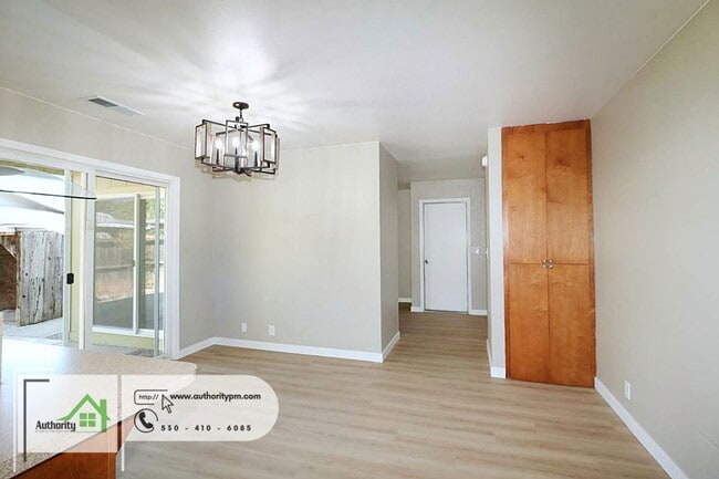 Building Photo - 2452 Capella St