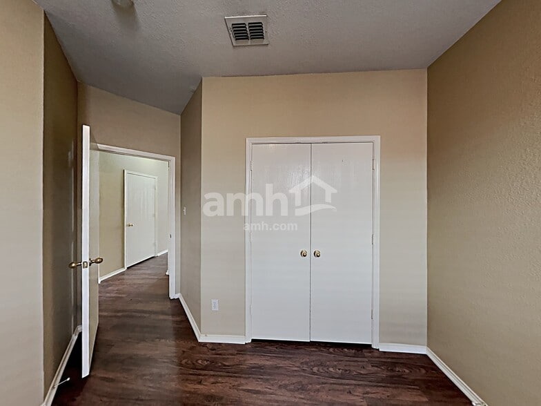 Building Photo - 8516 Rainy Lake Dr