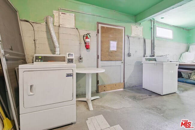 Building Photo - 1317 Wilcox Ave