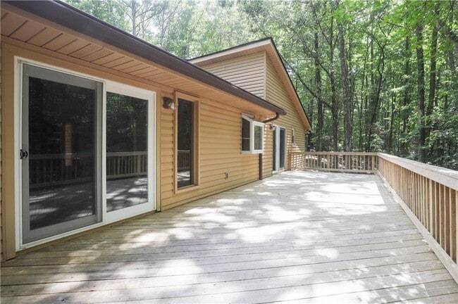 Building Photo - 765 Spring Valley Dr