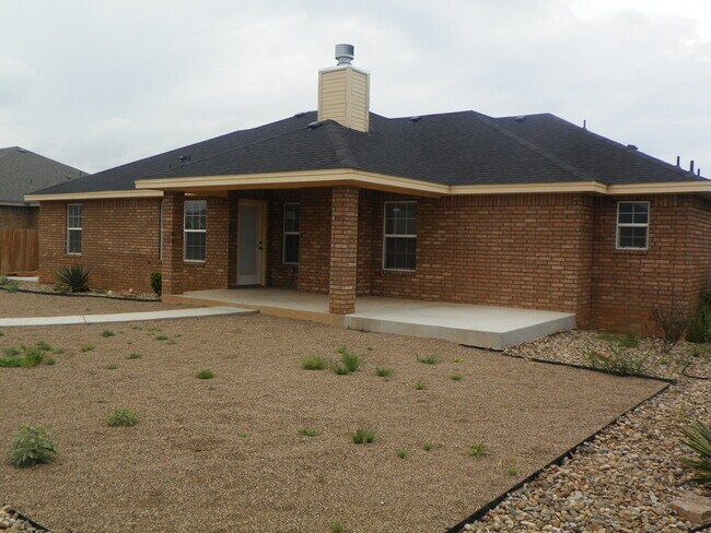 Building Photo - SPECTACULAR NEWER HOME, FIREPLACE, FORMAL ...