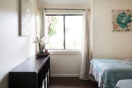 Bedroom 1 - 999 Kaahue St