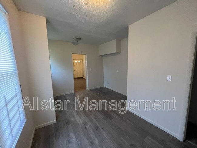 Building Photo - 2246 E 86 St