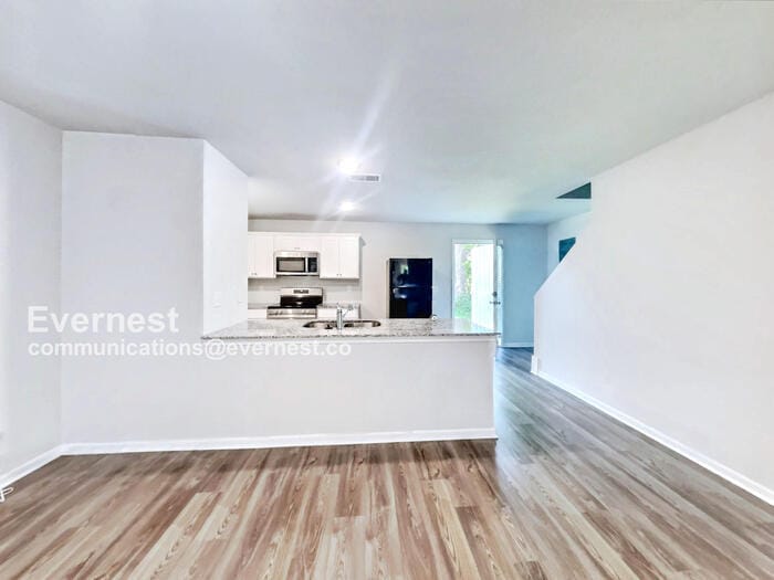 Building Photo - 4020 Park Ave