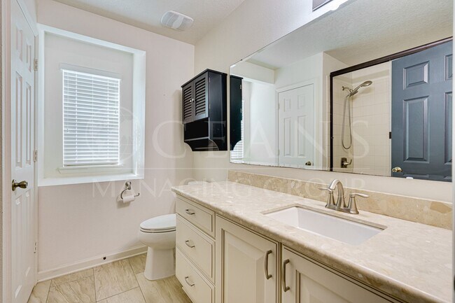 Building Photo - Spacious 4 Bedroom Home with Loft – Prime ...