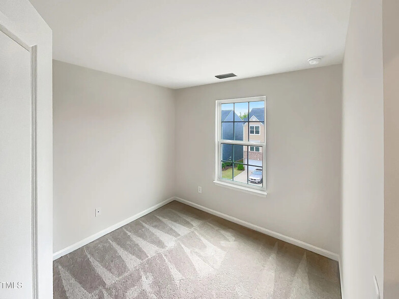 Building Photo - Room in Townhome on Journey Pl