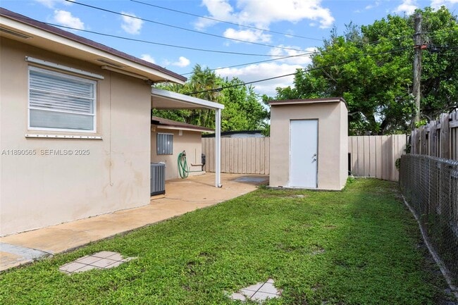 Building Photo - 5633 SW 40th St