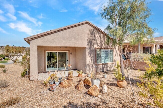 Building Photo - Beautifully upgraded 2Bed 2Bath in Solera Anthem 55+