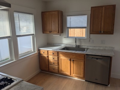 Building Photo - 616 Newtown St