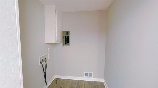 Building Photo - 122 Barnesville Rd