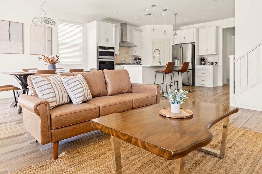 Building Photo - 2437 E Alta Vista Rd