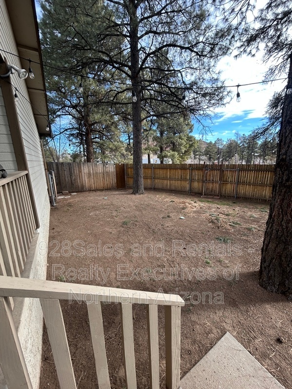 Building Photo - 6142 N Christmas Tree Ln