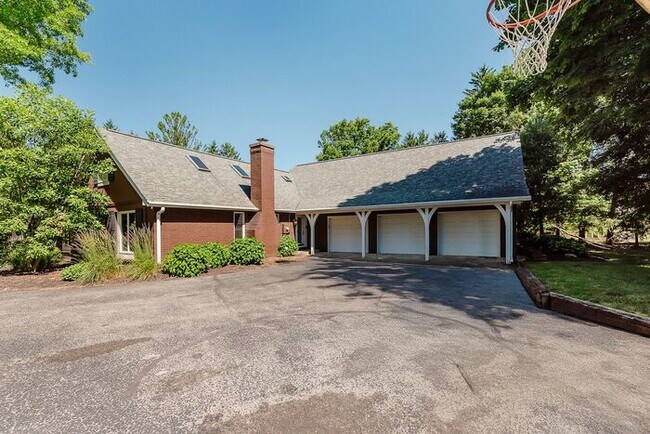 Building Photo - Large Executive Home in Carmel Schools