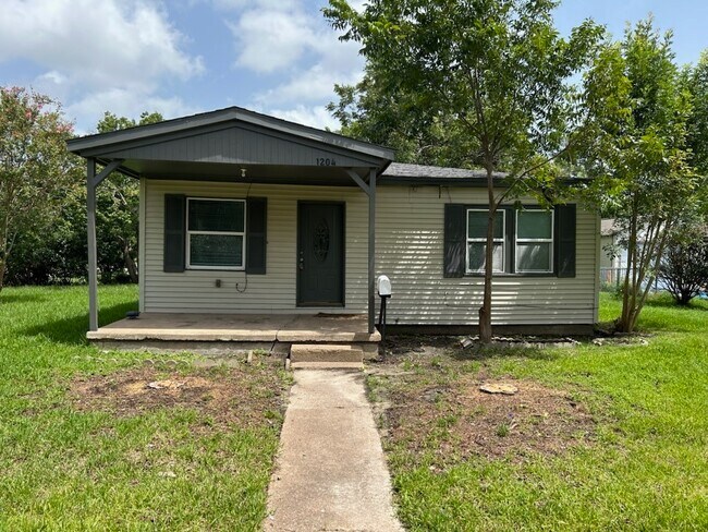 Primary Photo - 1204 10th Ave N