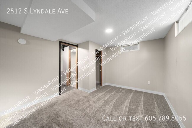 Building Photo - 2512 S Lyndale Ave