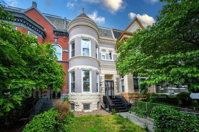 Building Photo - 136 R St NE